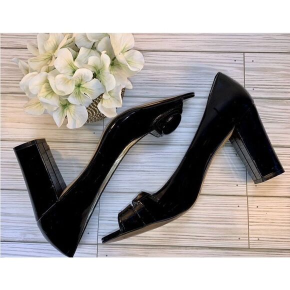 TAHARI Size 10M Black Patten Leather Peekaboo Button 3.75 Heels - Picture 5 of 11